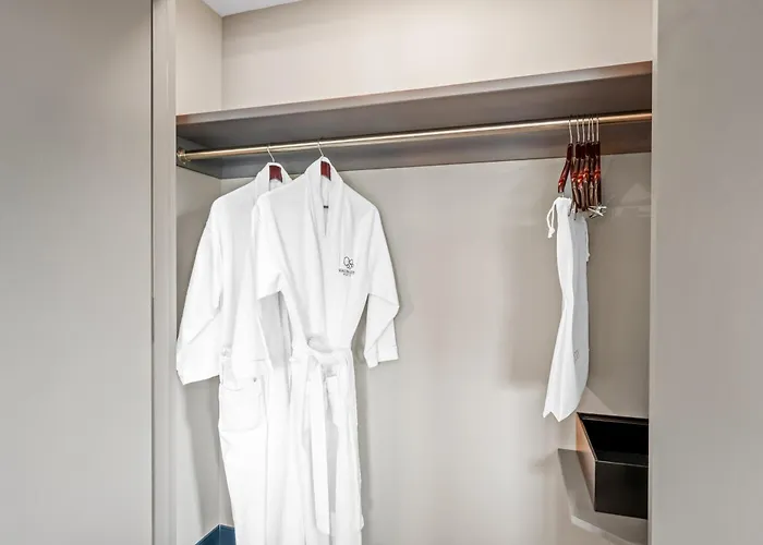 Beacon Suites Hotel